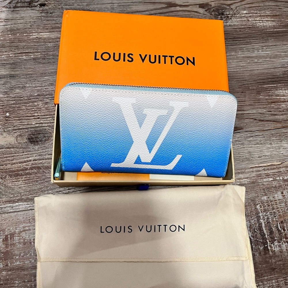 Blue accordion wallet